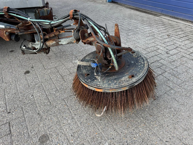 Bucher CITYCAT 5000SL **SWEEPER-BALAYEUSE** - Balayeuse de voirie: photos 2 Bucher CITYCAT 5000SL **SWEEPER-BALAYEUSE** - Balayeuse de voirie: photos 2