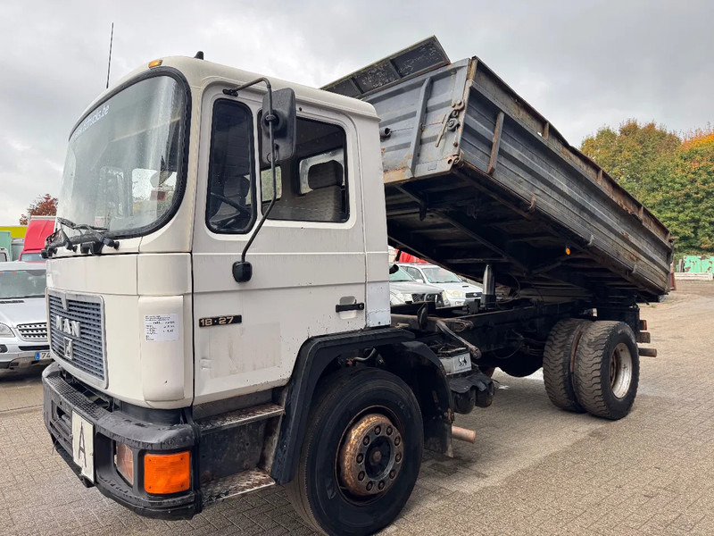 MAN 19.272 **6CYL-FULL STEEL-GERMAN TRUCK** - Camion benne: photos 1 MAN 19.272 **6CYL-FULL STEEL-GERMAN TRUCK** - Camion benne: photos 1