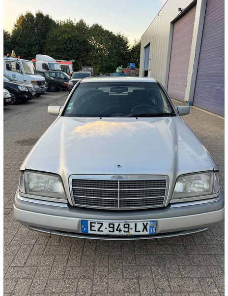 Mercedes-Benz C-Klasse **C180-PETROL-AC** - Berline: photos 2 Mercedes-Benz C-Klasse **C180-PETROL-AC** - Berline: photos 2