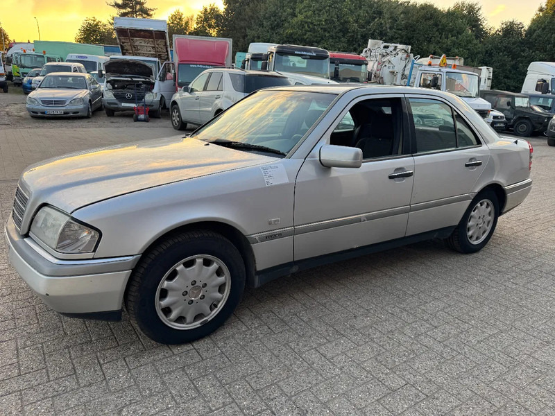 Mercedes-Benz C-Klasse **C180-PETROL-AC** - Berline: photos 1 Mercedes-Benz C-Klasse **C180-PETROL-AC** - Berline: photos 1