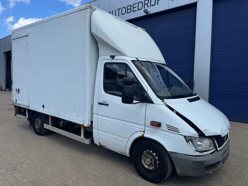 Mercedes-Benz Sprinter 313 **BOX+LIFT** - Fourgon grand volume: photos 3 Mercedes-Benz Sprinter 313 **BOX+LIFT** - Fourgon grand volume: photos 3