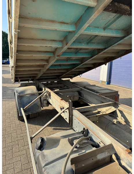 Renault Midlum 150 **BELGIAN TRUCK-MANUAL PUMP-CAMION BELGE** - Camion benne: photos 4 Renault Midlum 150 **BELGIAN TRUCK-MANUAL PUMP-CAMION BELGE** - Camion benne: photos 4