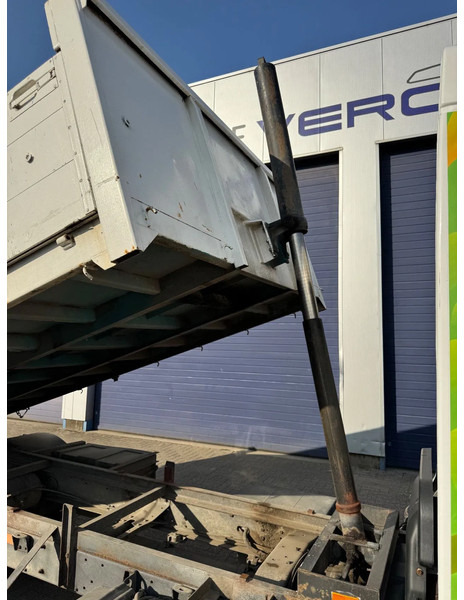 Renault Midlum 150 **BELGIAN TRUCK-MANUAL PUMP-CAMION BELGE** - Camion benne: photos 3 Renault Midlum 150 **BELGIAN TRUCK-MANUAL PUMP-CAMION BELGE** - Camion benne: photos 3