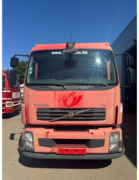 Volvo FL 240 **MANUAL GEARBOX-BELGIAN TRUCK** - Camion fourgon: photos 2 Volvo FL 240 **MANUAL GEARBOX-BELGIAN TRUCK** - Camion fourgon: photos 2
