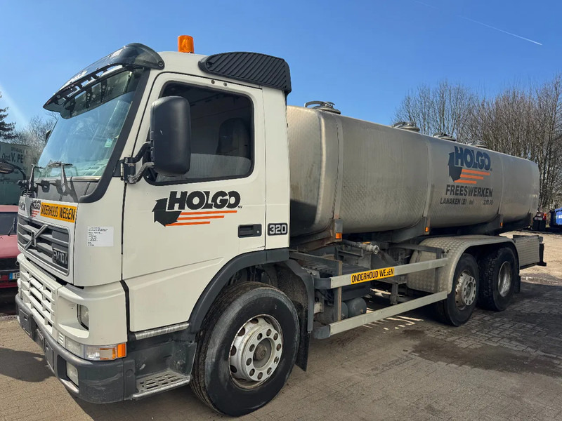 Volvo FM 10 **WATERTANK-BELGIAN TRUCK** - Camion citerne: photos 1 Volvo FM 10 **WATERTANK-BELGIAN TRUCK** - Camion citerne: photos 1