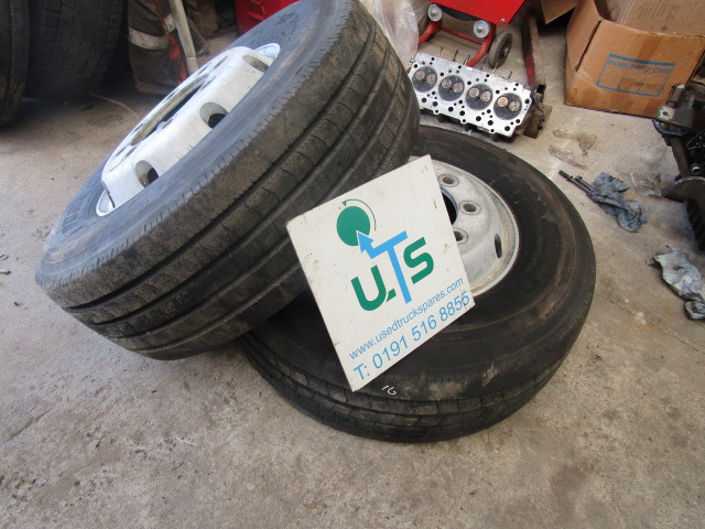 ALCOA ALLOYS (2) 285/70/19.5 STEER DUNLOP 2012 10/12MM TREAD 30MM HOLES - Pneu pour Camion: photos 3 ALCOA ALLOYS (2) 285/70/19.5 STEER DUNLOP 2012 10/12MM TREAD 30MM HOLES - Pneu pour Camion: photos 3