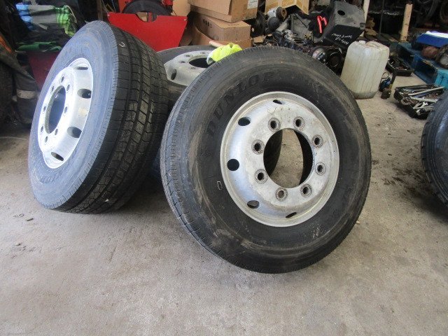 ALCOA ALLOYS (6) 19.5 8 STUD WITH 285/70/19.5 TYRES 4X REAR HANKOOK, 2X FRONT DUNLOP 2017 30mm HOLES ONLY COVERED 5000KM - Pneu pour Camion: photos 1 ALCOA ALLOYS (6) 19.5 8 STUD WITH 285/70/19.5 TYRES 4X REAR HANKOOK, 2X FRONT DUNLOP 2017 30mm HOLES ONLY COVERED 5000KM - Pneu pour Camion: photos 1