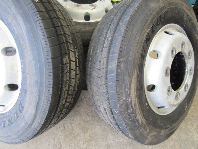 ALCOA ALLOYS (6) 19.5 8 STUD WITH 285/70/19.5 TYRES 4X REAR HANKOOK, 2X FRONT DUNLOP 2017 30mm HOLES ONLY COVERED 5000KM - Pneu pour Camion: photos 2 ALCOA ALLOYS (6) 19.5 8 STUD WITH 285/70/19.5 TYRES 4X REAR HANKOOK, 2X FRONT DUNLOP 2017 30mm HOLES ONLY COVERED 5000KM - Pneu pour Camion: photos 2