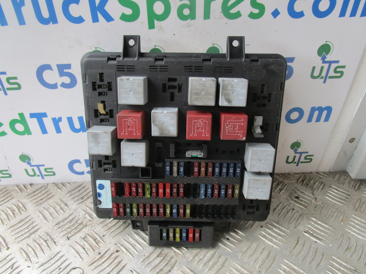 DAF CF 65 FUSEBOARD P/NO 153723110905 - Système électrique pour Camion: photos 1 DAF CF 65 FUSEBOARD P/NO 153723110905 - Système électrique pour Camion: photos 1