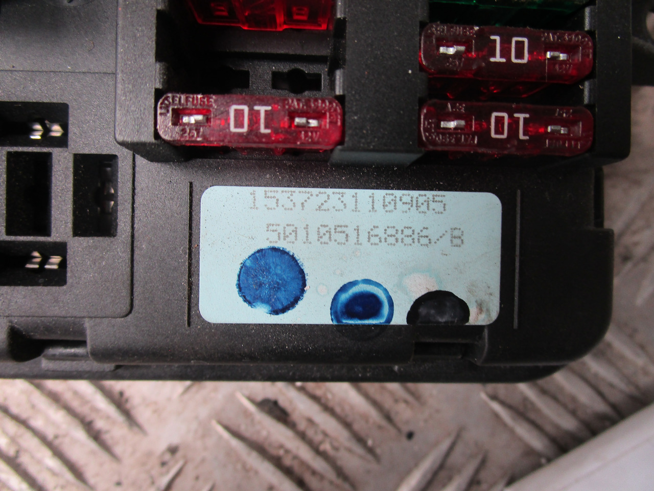 DAF CF 65 FUSEBOARD P/NO 153723110905 - Système électrique pour Camion: photos 2 DAF CF 65 FUSEBOARD P/NO 153723110905 - Système électrique pour Camion: photos 2