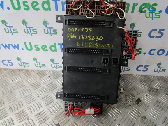 DAF CF 75/85 FUSEBOARD PART NO 1373830/518685003/01 - Système électrique pour Camion: photos 2 DAF CF 75/85 FUSEBOARD PART NO 1373830/518685003/01 - Système électrique pour Camion: photos 2