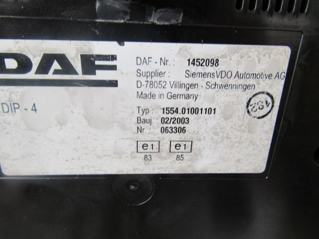 DAF CF65 CLOCK CLUSTER 1452098 - Cabine et intérieur pour Camion: photos 2 DAF CF65 CLOCK CLUSTER 1452098 - Cabine et intérieur pour Camion: photos 2