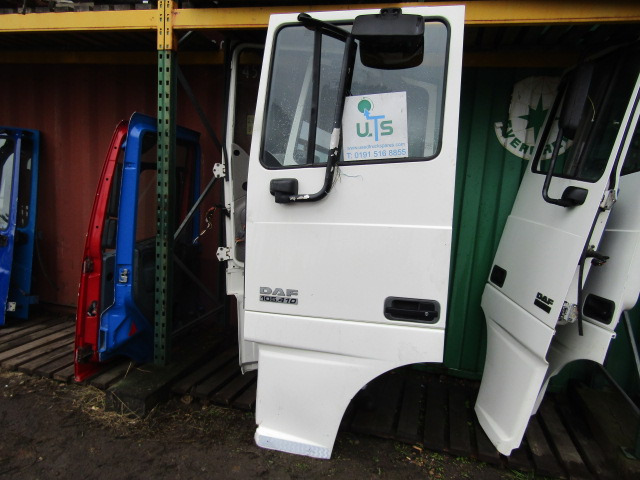 DAF XF 105 NEARSIDE (PASSENGER) COMPLETE DOOR - Cabine et intérieur pour Camion: photos 1 DAF XF 105 NEARSIDE (PASSENGER) COMPLETE DOOR - Cabine et intérieur pour Camion: photos 1