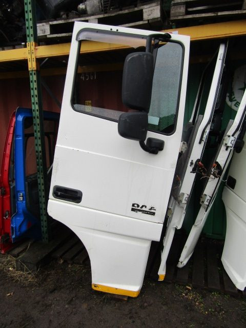 DAF XF 105 OFFSIDE (DRIVERS) COMPLETE DOOR - Cabine et intérieur pour Camion: photos 1 DAF XF 105 OFFSIDE (DRIVERS) COMPLETE DOOR - Cabine et intérieur pour Camion: photos 1