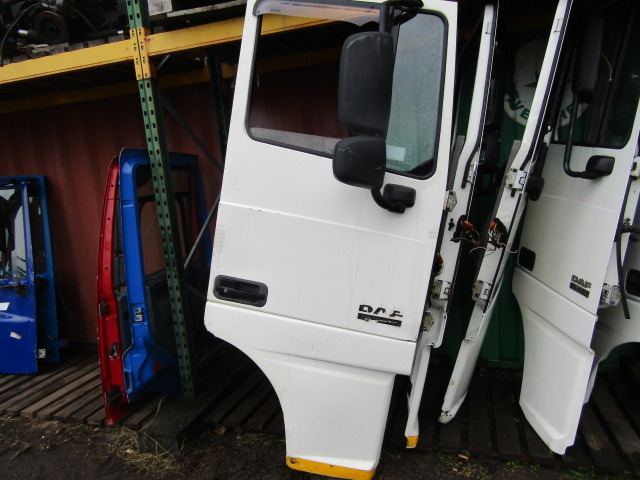 DAF XF 105 OFFSIDE (DRIVERS) COMPLETE DOOR - Cabine et intérieur pour Camion: photos 2 DAF XF 105 OFFSIDE (DRIVERS) COMPLETE DOOR - Cabine et intérieur pour Camion: photos 2