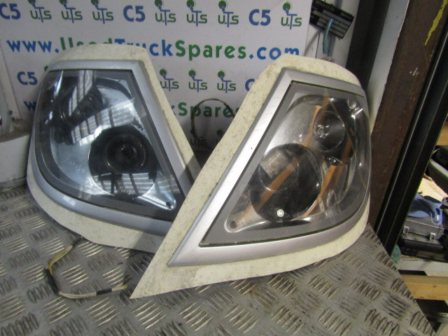 DAF XF EURO 5 SUPER SPACE ROOF LIGHT (PAIR) - Système électrique pour Camion: photos 1 DAF XF EURO 5 SUPER SPACE ROOF LIGHT (PAIR) - Système électrique pour Camion: photos 1