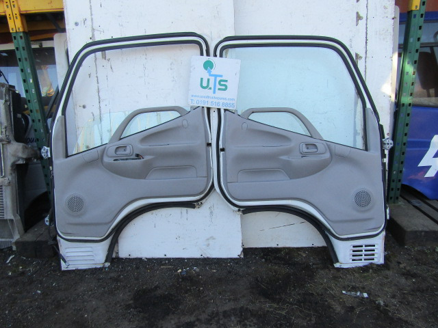 HINO 300 SERIES COMPLETE DOORS - Cabine et intérieur pour Camion: photos 2 HINO 300 SERIES COMPLETE DOORS - Cabine et intérieur pour Camion: photos 2