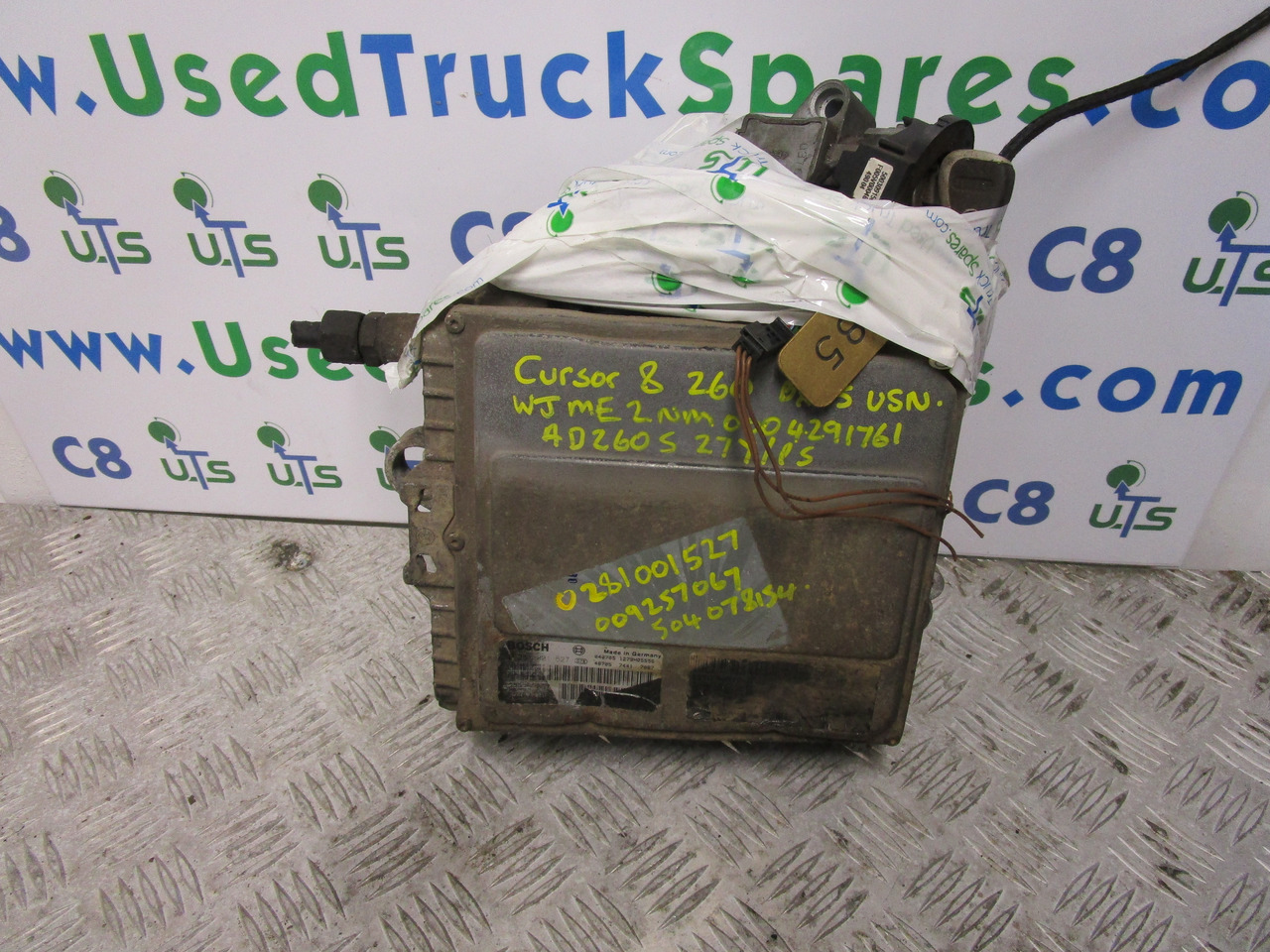 IVECO CURSOR 8 260 ENGINE ECU KIT P/NO 0281001527 - Bloc de gestion pour Camion: photos 1 IVECO CURSOR 8 260 ENGINE ECU KIT P/NO 0281001527 - Bloc de gestion pour Camion: photos 1