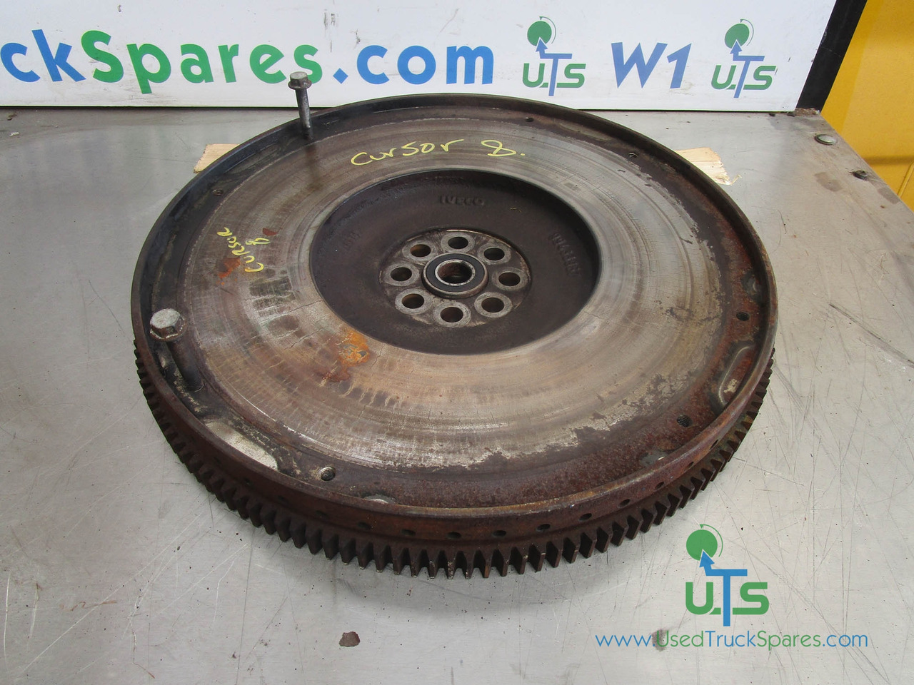 IVECO CURSOR 8 FLYWHEEL P/NO 99633961 - Volant moteur pour Camion: photos 1 IVECO CURSOR 8 FLYWHEEL P/NO 99633961 - Volant moteur pour Camion: photos 1