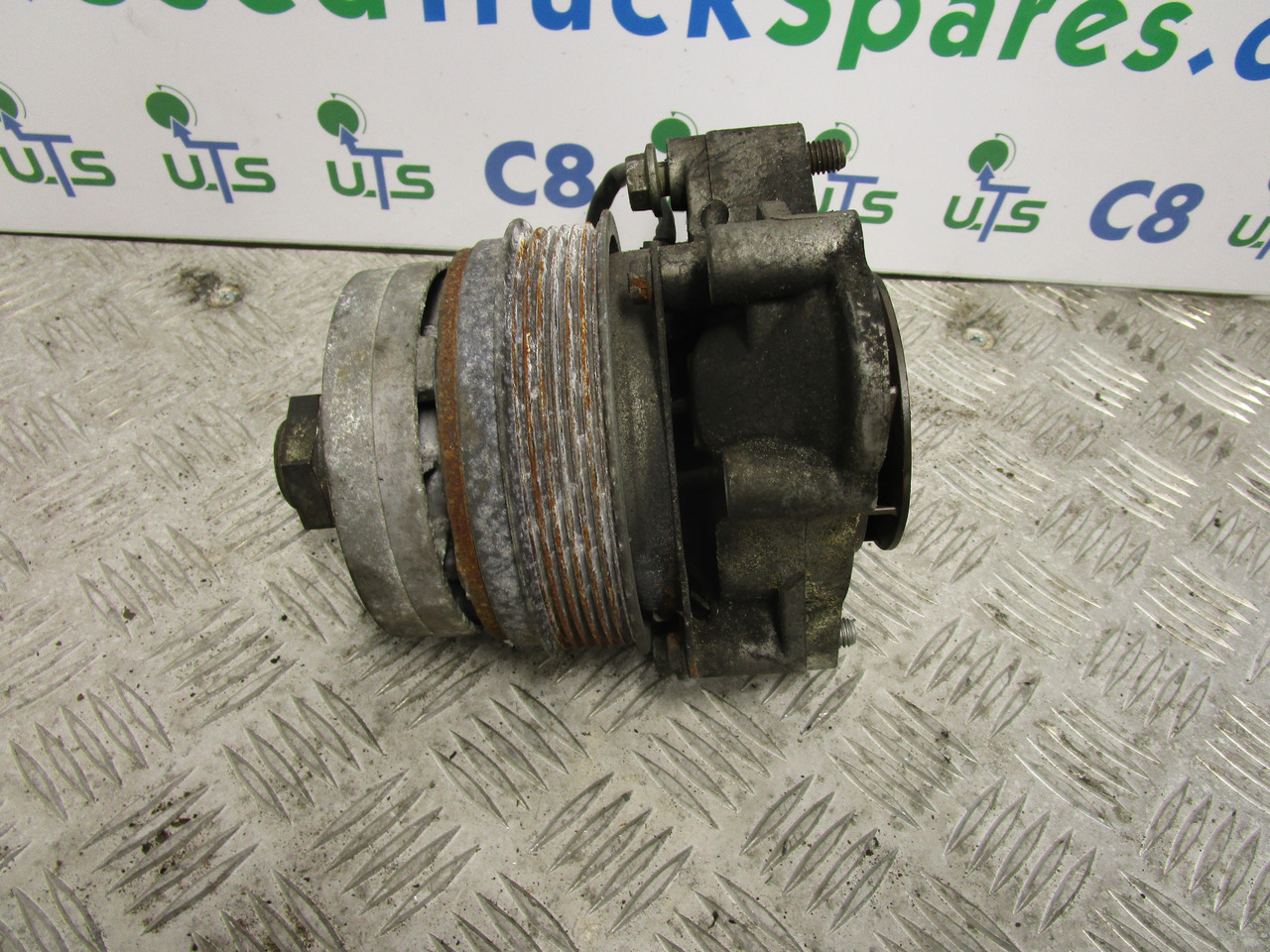 IVECO DAILY 3.0 WATER PUMP & VISCUSS COUPLING - Moteur et pièces pour Camion: photos 1 IVECO DAILY 3.0 WATER PUMP & VISCUSS COUPLING - Moteur et pièces pour Camion: photos 1