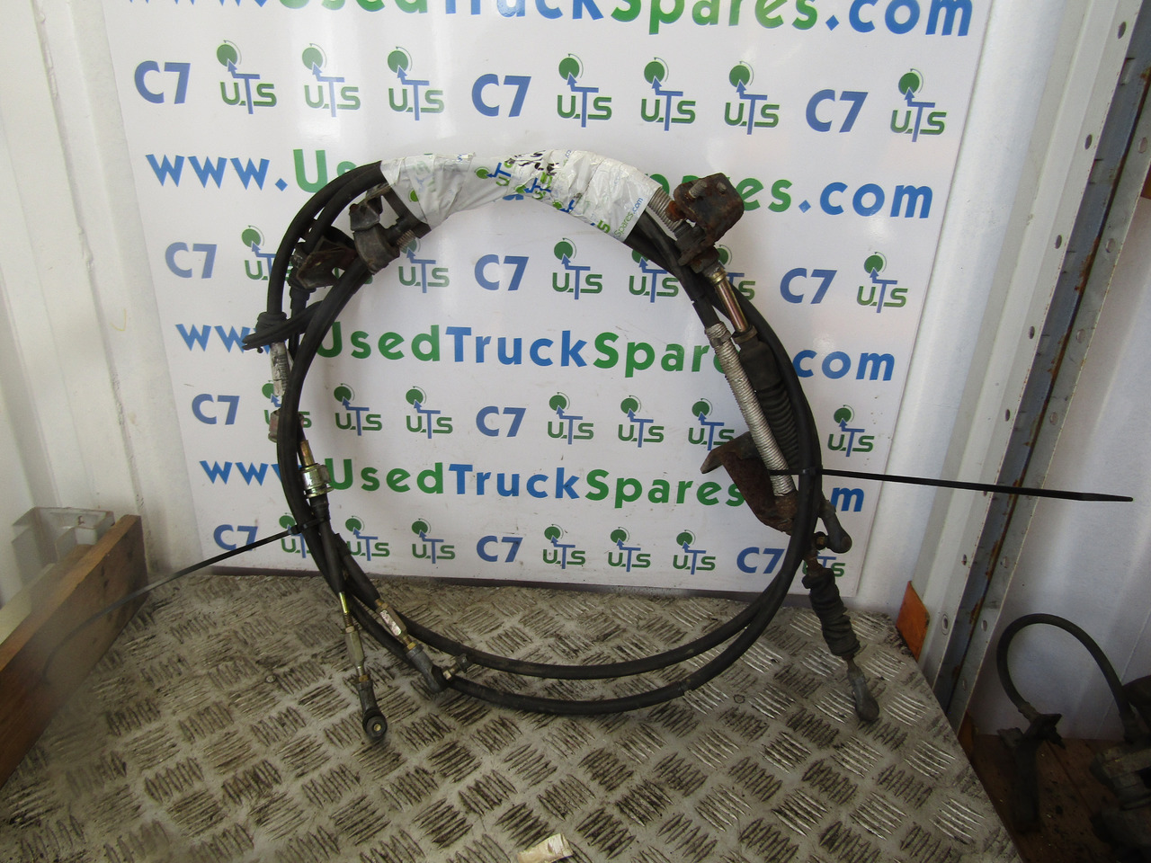MITSUBISHI 3C11 / 3C13 GEAR CABLE SET - Cabine et intérieur pour Camion: photos 1 MITSUBISHI 3C11 / 3C13 GEAR CABLE SET - Cabine et intérieur pour Camion: photos 1