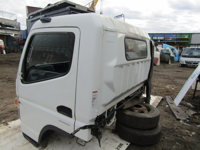 MITSUBISHI FUSO 7C 15/18 CAB (2014) - Cabine pour Camion: photos 5 MITSUBISHI FUSO 7C 15/18 CAB (2014) - Cabine pour Camion: photos 5