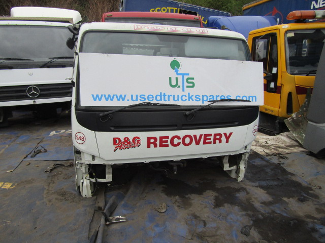 MITSUBISHI FUSO 7C15/18 CAB 2013 - Cabine pour Camion: photos 1 MITSUBISHI FUSO 7C15/18 CAB 2013 - Cabine pour Camion: photos 1