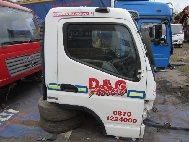 MITSUBISHI FUSO 7C15/18 CAB 2013 - Cabine pour Camion: photos 3 MITSUBISHI FUSO 7C15/18 CAB 2013 - Cabine pour Camion: photos 3