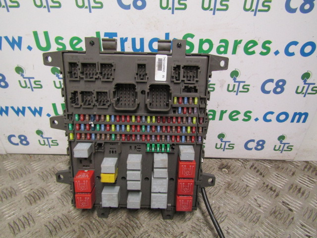 RENAULT MIDLUM DXI FUSEBOARD P/NO 518849401 - Système électrique pour Camion: photos 1 RENAULT MIDLUM DXI FUSEBOARD P/NO 518849401 - Système électrique pour Camion: photos 1
