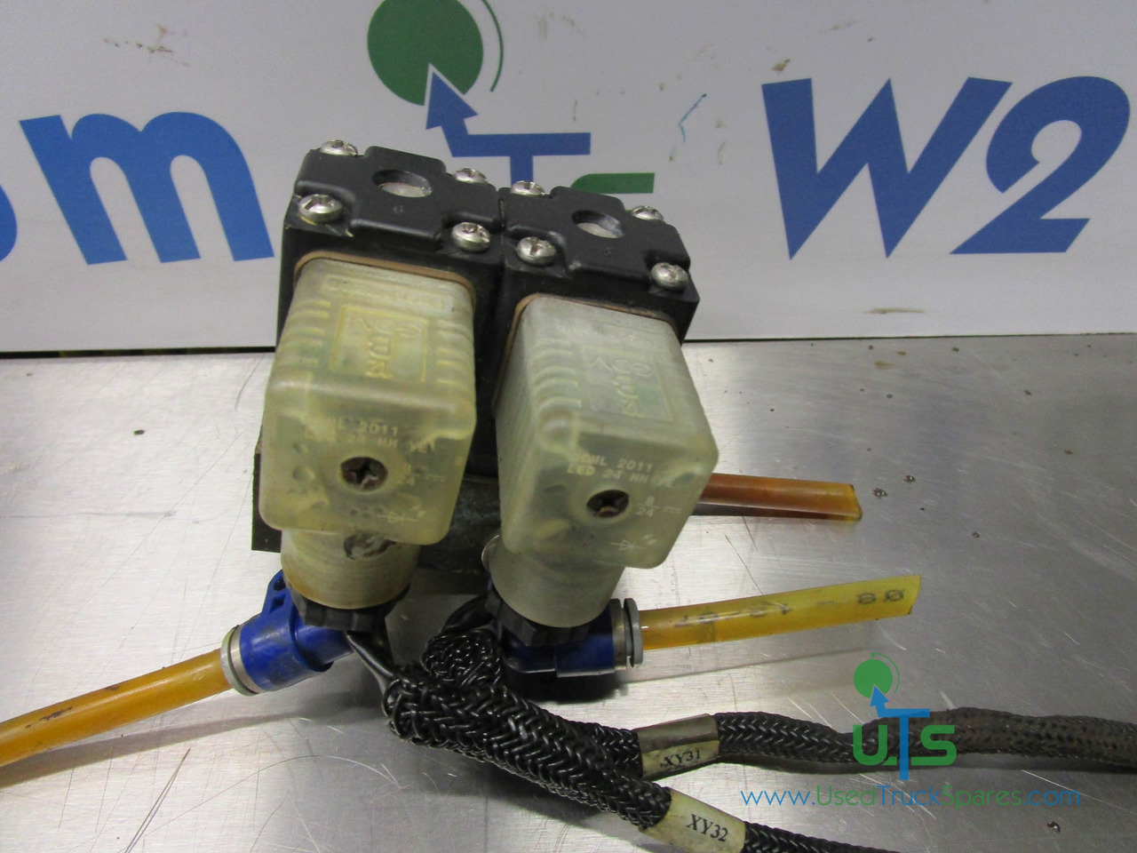 SCHMIDT SWINGO 200 SOLENOID VALVE BLOCK ‘BUSCHJOST’ 8498981 - Valve de frein pour Véhicule de voirie/ Spécial: photos 1 SCHMIDT SWINGO 200 SOLENOID VALVE BLOCK ‘BUSCHJOST’ 8498981 - Valve de frein pour Véhicule de voirie/ Spécial: photos 1