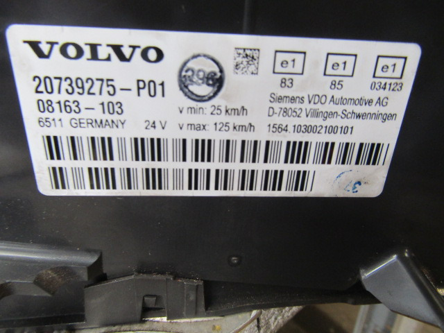VOLVO FH13 CLOCK CLUSTER P/NO 20739275-P01 - Cabine et intérieur pour Camion: photos 2 VOLVO FH13 CLOCK CLUSTER P/NO 20739275-P01 - Cabine et intérieur pour Camion: photos 2
