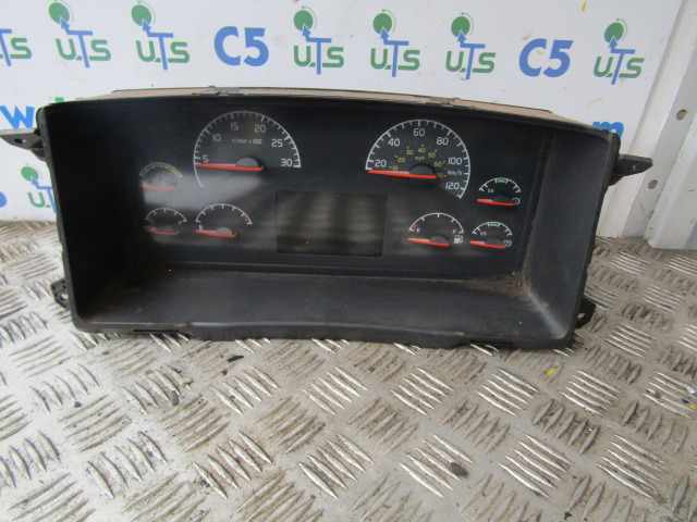 VOLVO FH13 CLOCK CLUSTER P/NO 20739275-P01 - Cabine et intérieur pour Camion: photos 1 VOLVO FH13 CLOCK CLUSTER P/NO 20739275-P01 - Cabine et intérieur pour Camion: photos 1