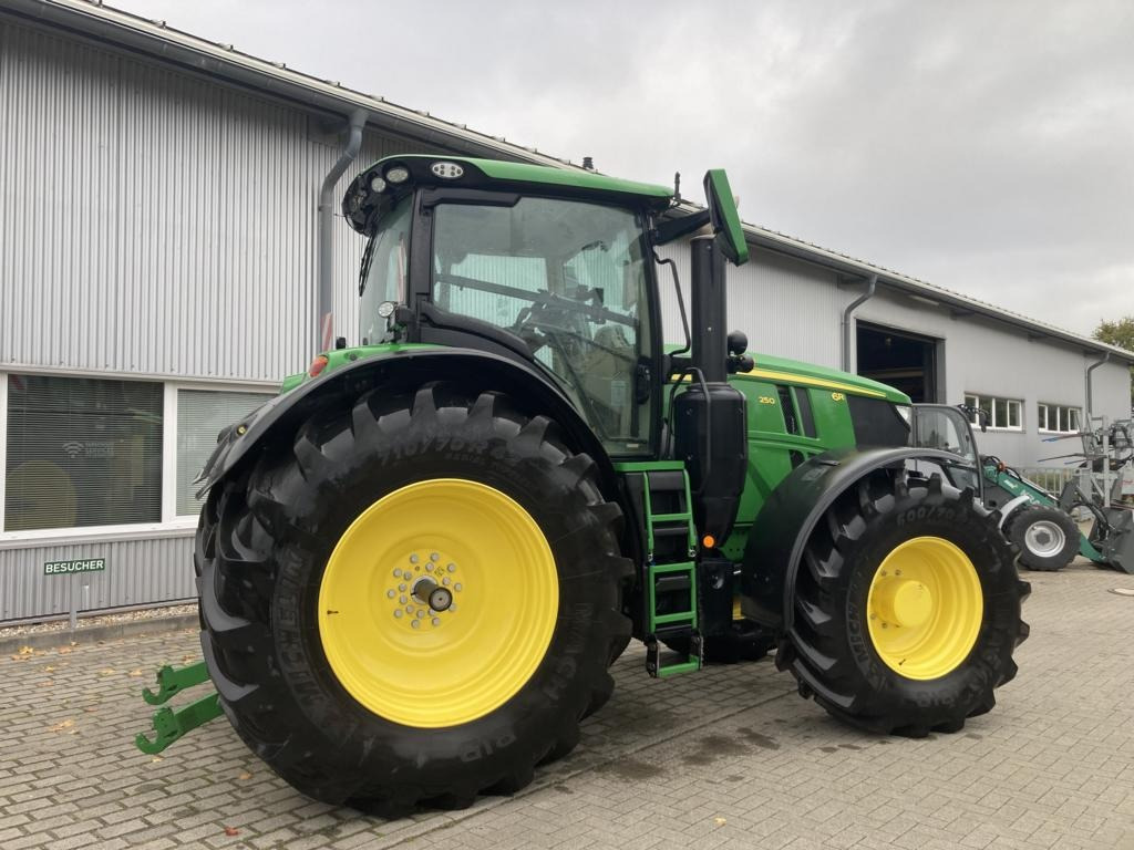 John Deere 6R250 - Tracteur agricole: photos 2 John Deere 6R250 - Tracteur agricole: photos 2
