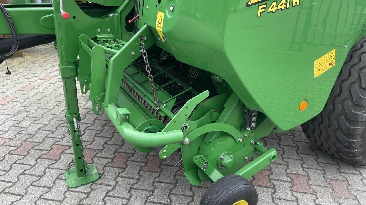 Enrubanneuse John Deere RUNDBALLENPRESSE F441R: photos 6 Enrubanneuse John Deere RUNDBALLENPRESSE F441R: photos 6