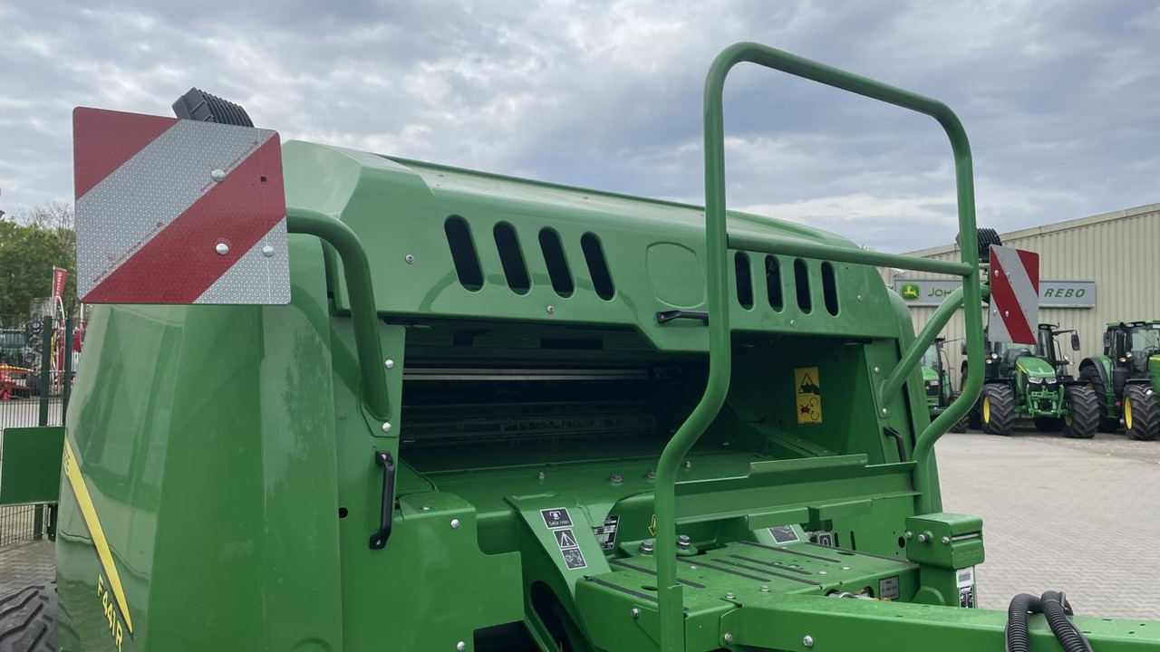 Enrubanneuse John Deere RUNDBALLENPRESSE F441R: photos 22 Enrubanneuse John Deere RUNDBALLENPRESSE F441R: photos 22