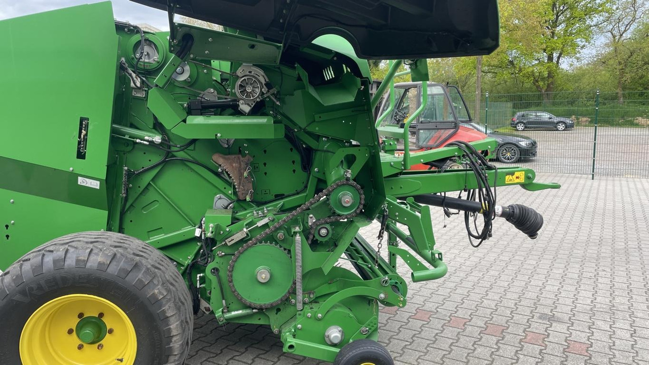 Enrubanneuse John Deere RUNDBALLENPRESSE F441R: photos 20 Enrubanneuse John Deere RUNDBALLENPRESSE F441R: photos 20