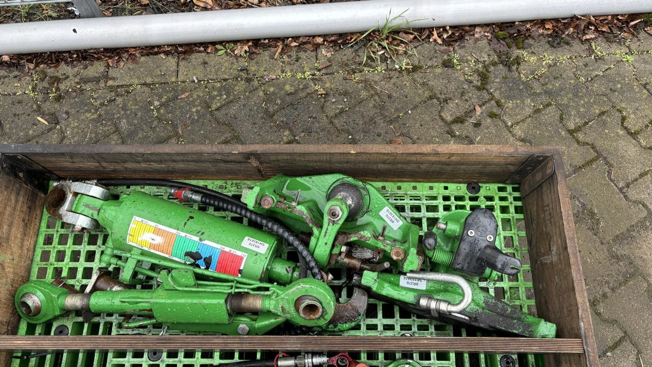 John Deere TRAKTOR 8R370 - Tracteur agricole: photos 2 John Deere TRAKTOR 8R370 - Tracteur agricole: photos 2