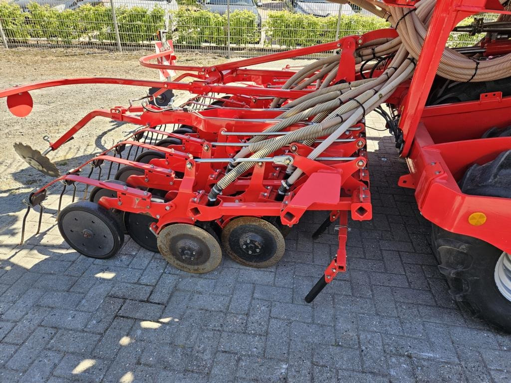 Pöttinger TERRASEM C6 - Combiné de semis: photos 5 Pöttinger TERRASEM C6 - Combiné de semis: photos 5