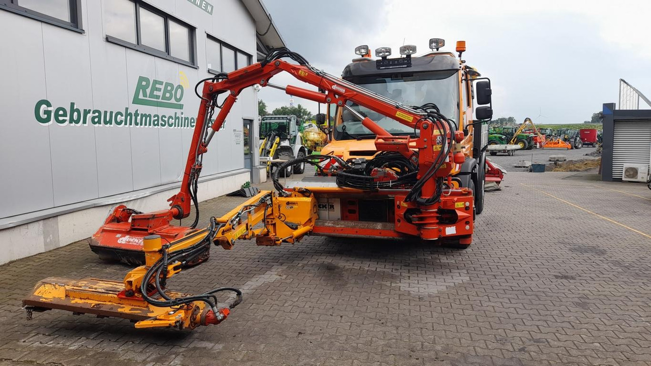 Mercedes-Benz UNIMOG U 527 - Véhicule de voirie/ Spécial: photos 3 Mercedes-Benz UNIMOG U 527 - Véhicule de voirie/ Spécial: photos 3