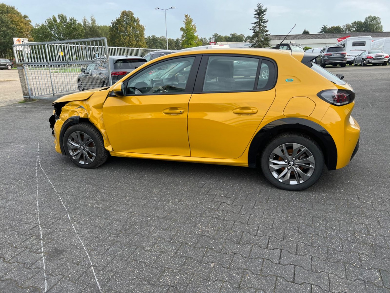 Voiture Peugeot E 208 Active Pack Elektro Peugeot E 208 Active Pack Elektro: photos 9