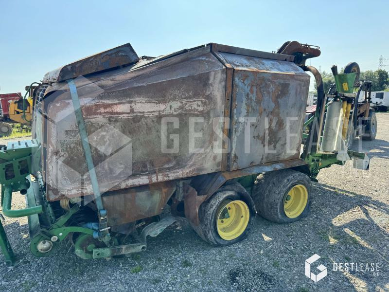 John Deere 744 - Presse à balles rondes: photos 4 John Deere 744 - Presse à balles rondes: photos 4