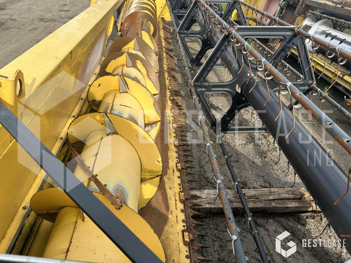 New Holland 24 - Moissoneuse: photos 5 New Holland 24 - Moissoneuse: photos 5