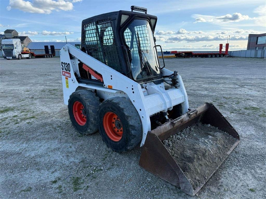 Mini chargeuse Bobcat S130: photos 10