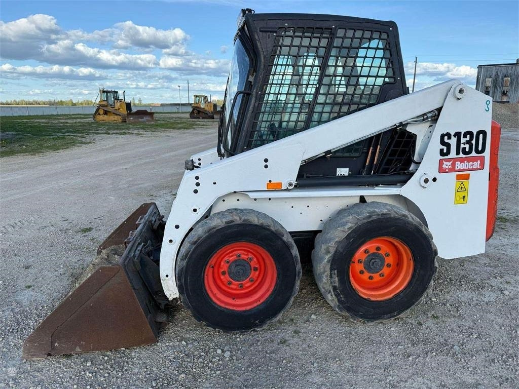Bobcat S130 - Mini chargeuse: photos 3 Bobcat S130 - Mini chargeuse: photos 3