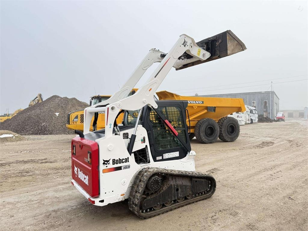 Bobcat T590 AirCondition , CE&EPA - Chargeuse compacte sur chenilles: photos 5 Bobcat T590 AirCondition , CE&EPA - Chargeuse compacte sur chenilles: photos 5