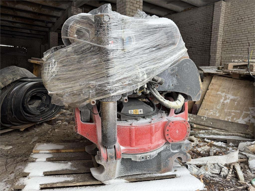 CAT 323 ROTOTILT R8 - Pelle sur chenille: photos 2 CAT 323 ROTOTILT R8 - Pelle sur chenille: photos 2