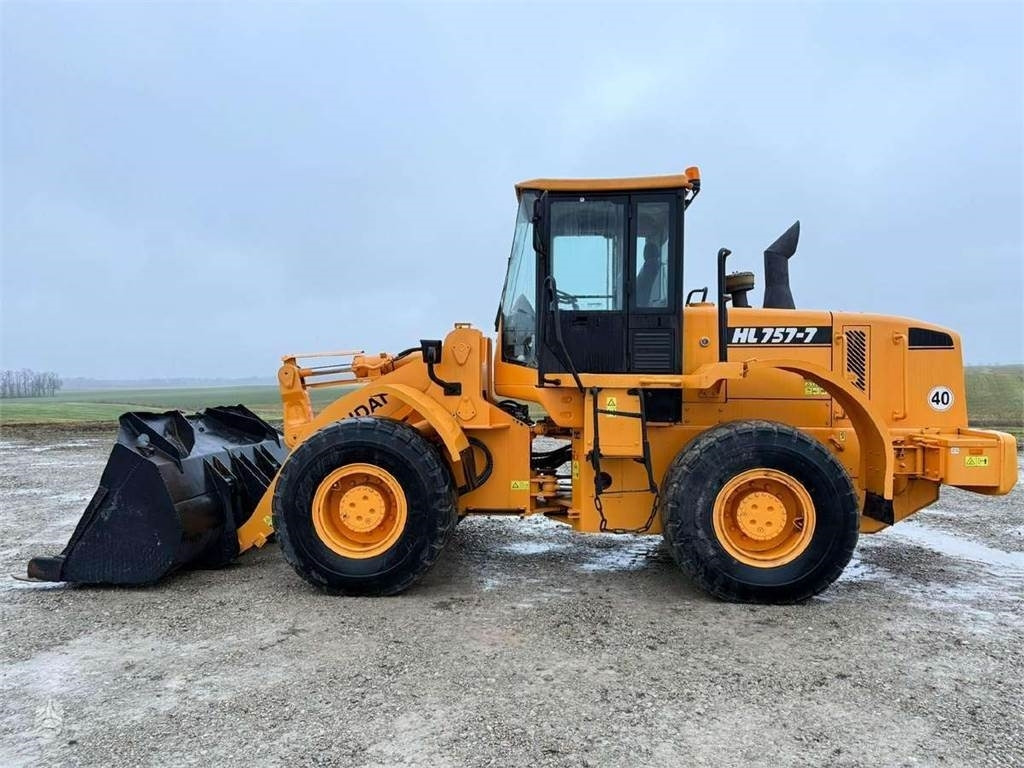 Hyundai HL757-7, third line - Chargeuse sur pneus: photos 5 Hyundai HL757-7, third line - Chargeuse sur pneus: photos 5