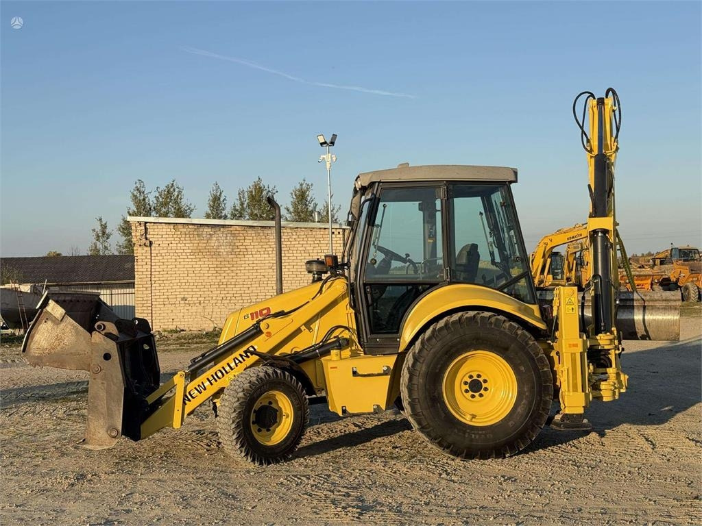 New Holland B 110-4PT , 2 quick couplers - Tractopelle: photos 3 New Holland B 110-4PT , 2 quick couplers - Tractopelle: photos 3