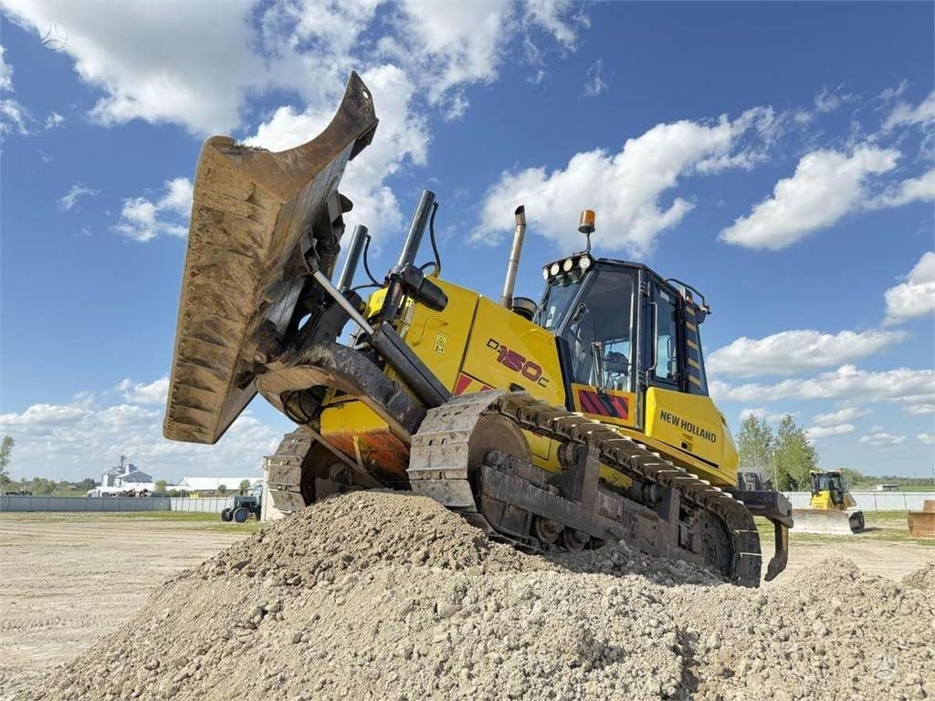 New Holland D150C Ripper - Bulldozer: photos 2 New Holland D150C Ripper - Bulldozer: photos 2