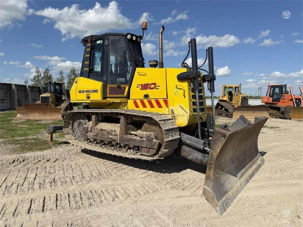 New Holland D150C Ripper - Bulldozer: photos 3 New Holland D150C Ripper - Bulldozer: photos 3